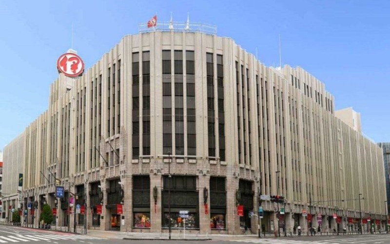 JEWELRY TAKEDA三越伊勢丹ポップアップストア出店実績。高品質ジュエリーの展示販売風景。